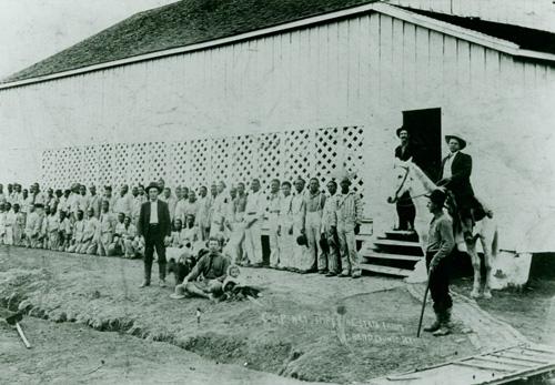 Convicts and guards of the imperial state farm
