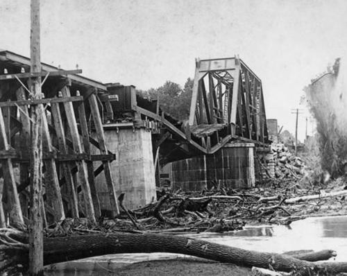 Riverside turning bridge, damaged in 1925.